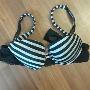 Daisy Fuentes 38c bra